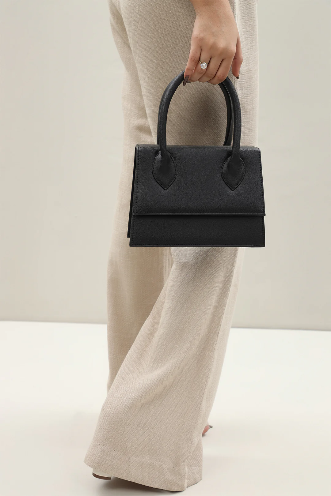 Cross-Body Bags - E306 - Image 3
