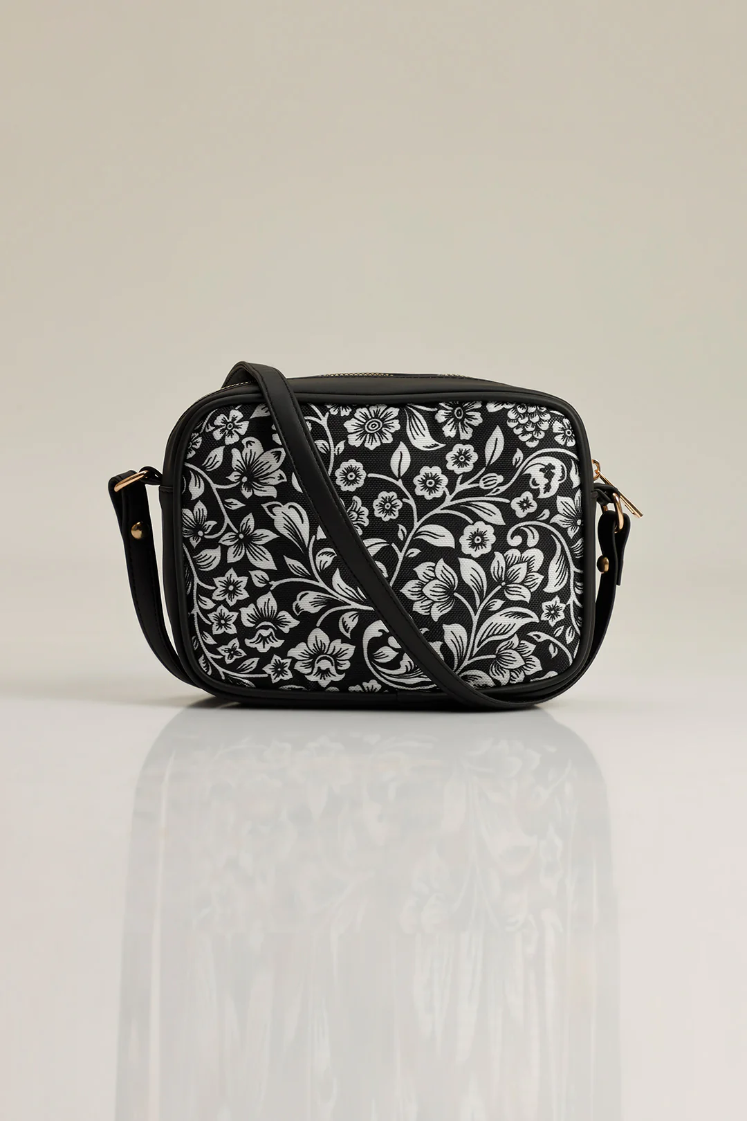 Cross-Body Bags - E363 - Image 2