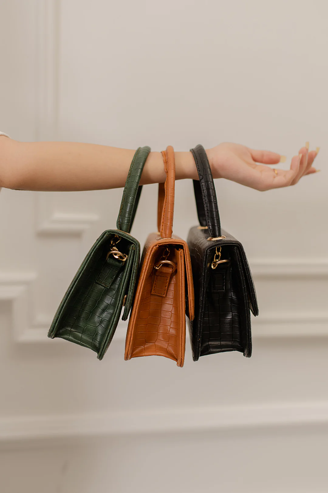 Cross-Body Bags - E395 - Image 3