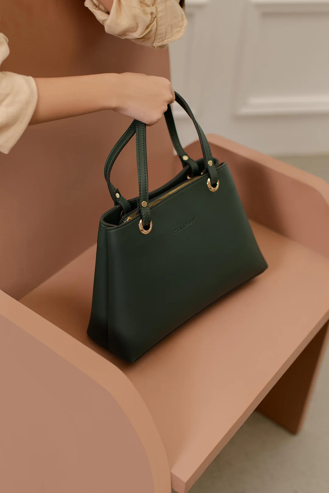 Cross-Body Bags - E399 - Image 12