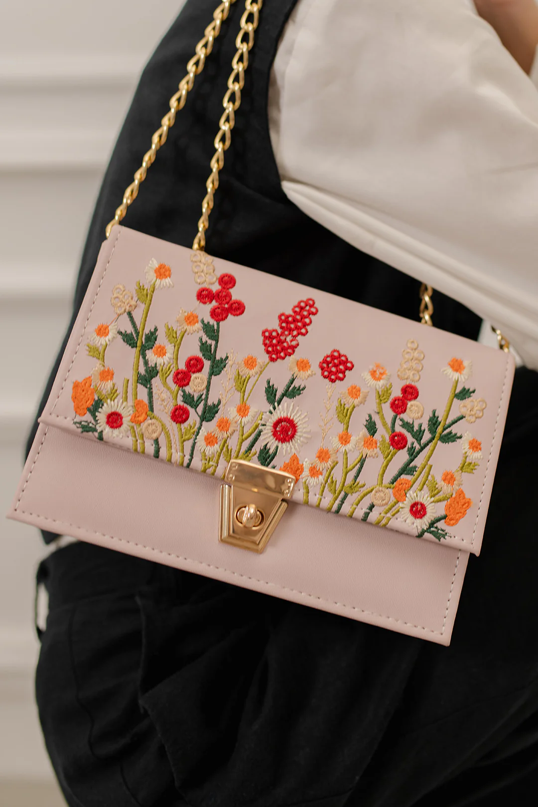 Cross-Body Bags - E401 - Image 11