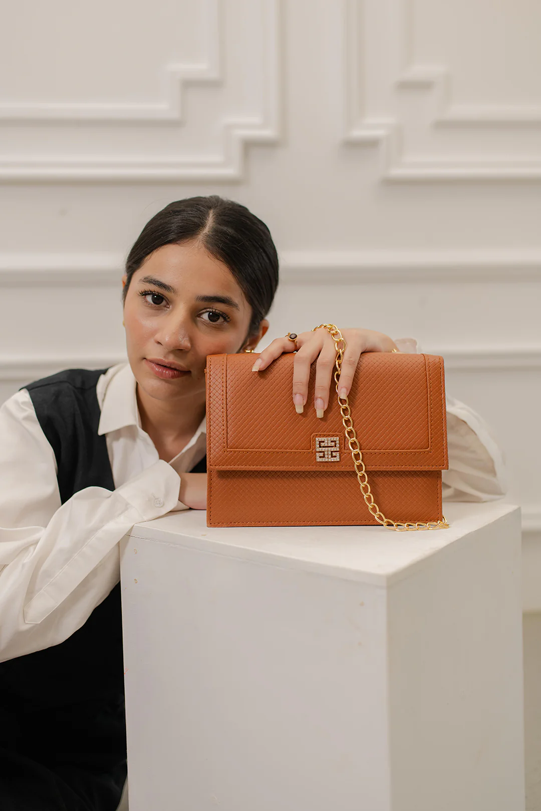 Cross-Body Bags - E405 - Image 8