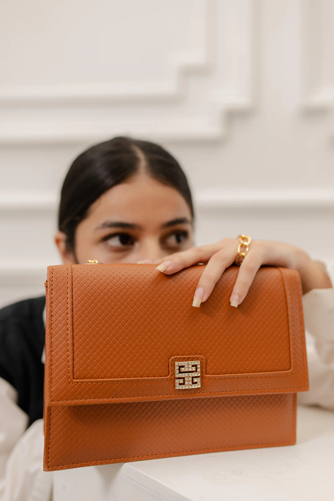 Cross-Body Bags - E405 - Image 9