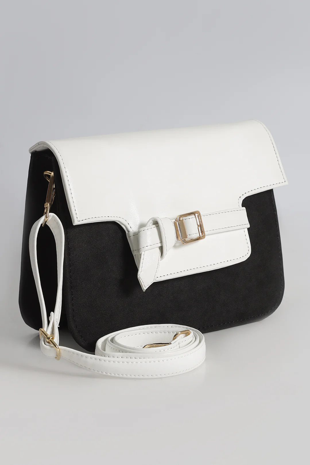 Cross-Body Bags - E565