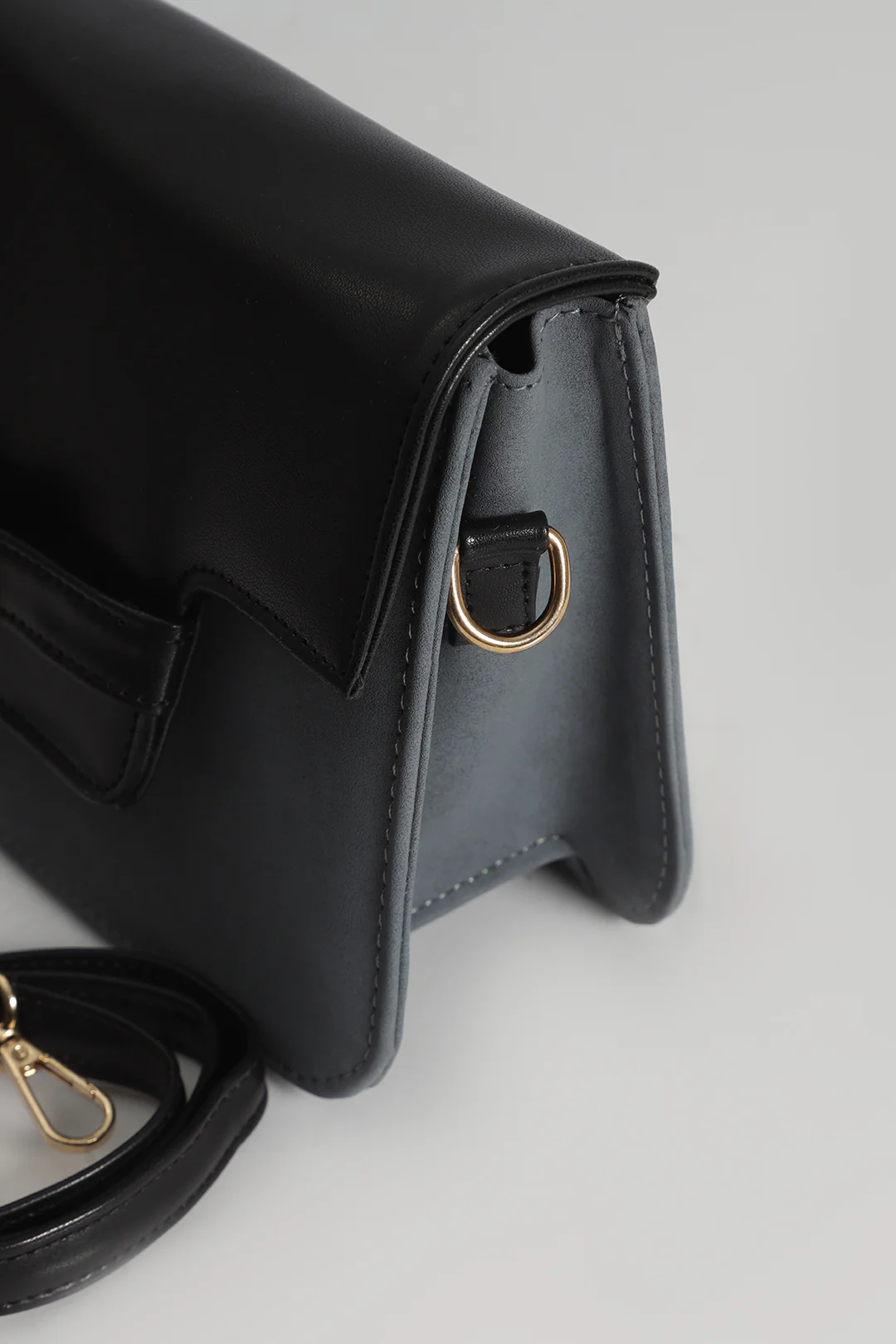Cross-Body Bags - E565 - Image 6