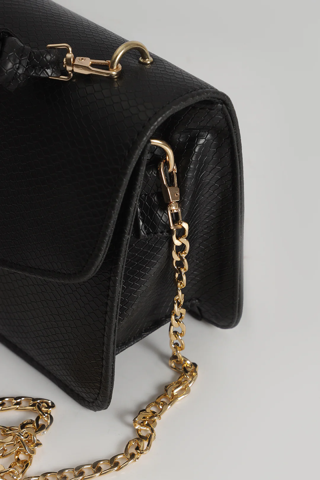 Cross-Body Bags - E566 - Image 3