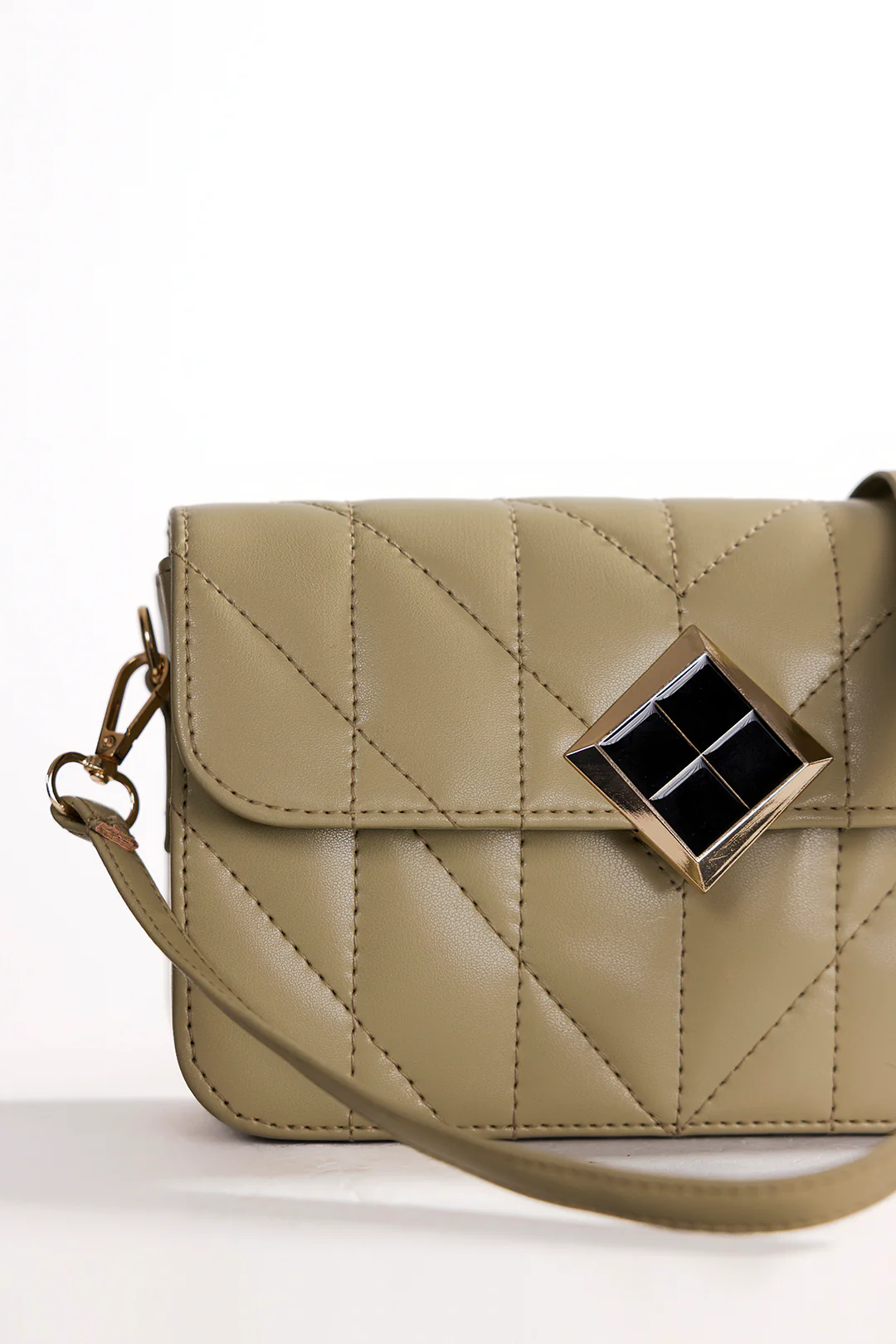 Cross-Body Bags - E595 - Image 9