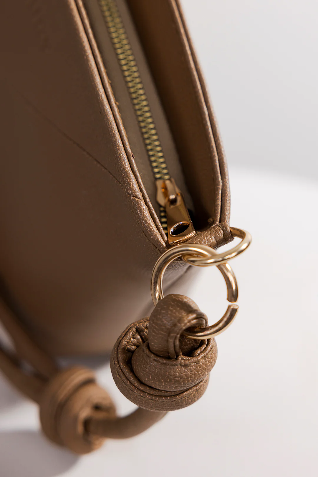 Cross-Body Bags - E596 - Image 7