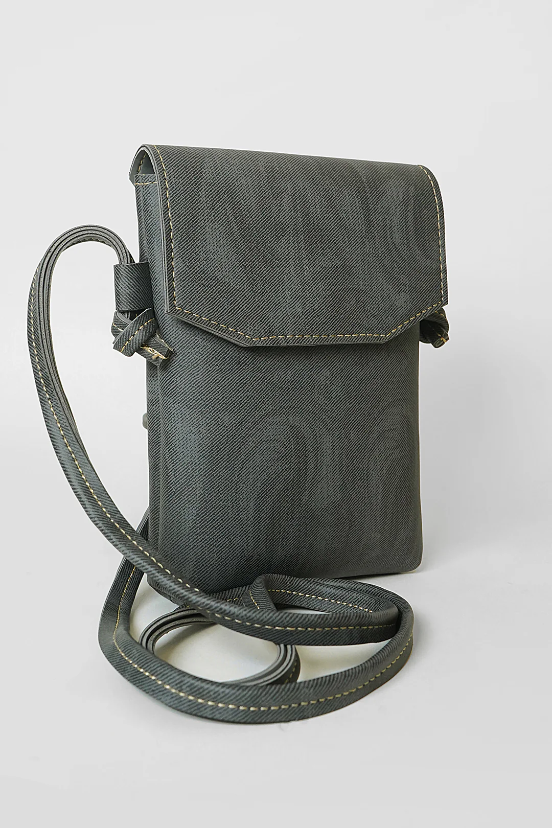 Cross-Body Bags - E602
