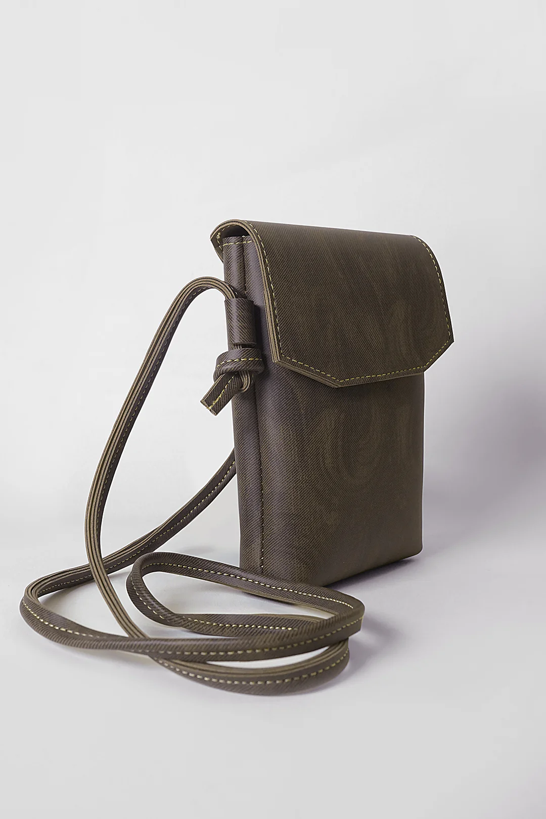 Cross-Body Bags - E602 - Image 9