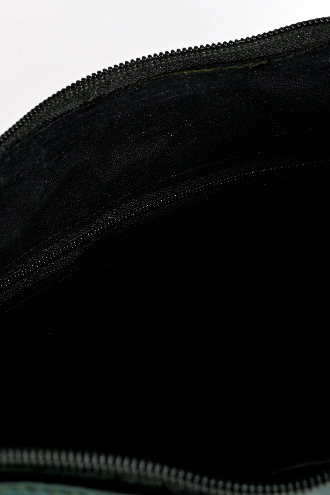 Cross-Body Bags - E893 - Image 9
