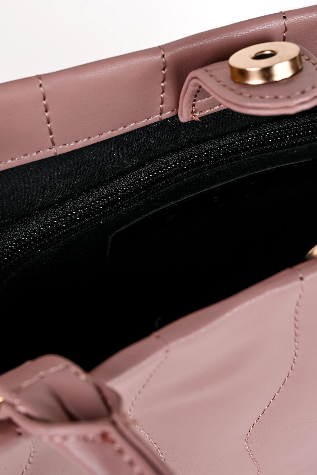 Cross-Body Bags - E940 - Image 12