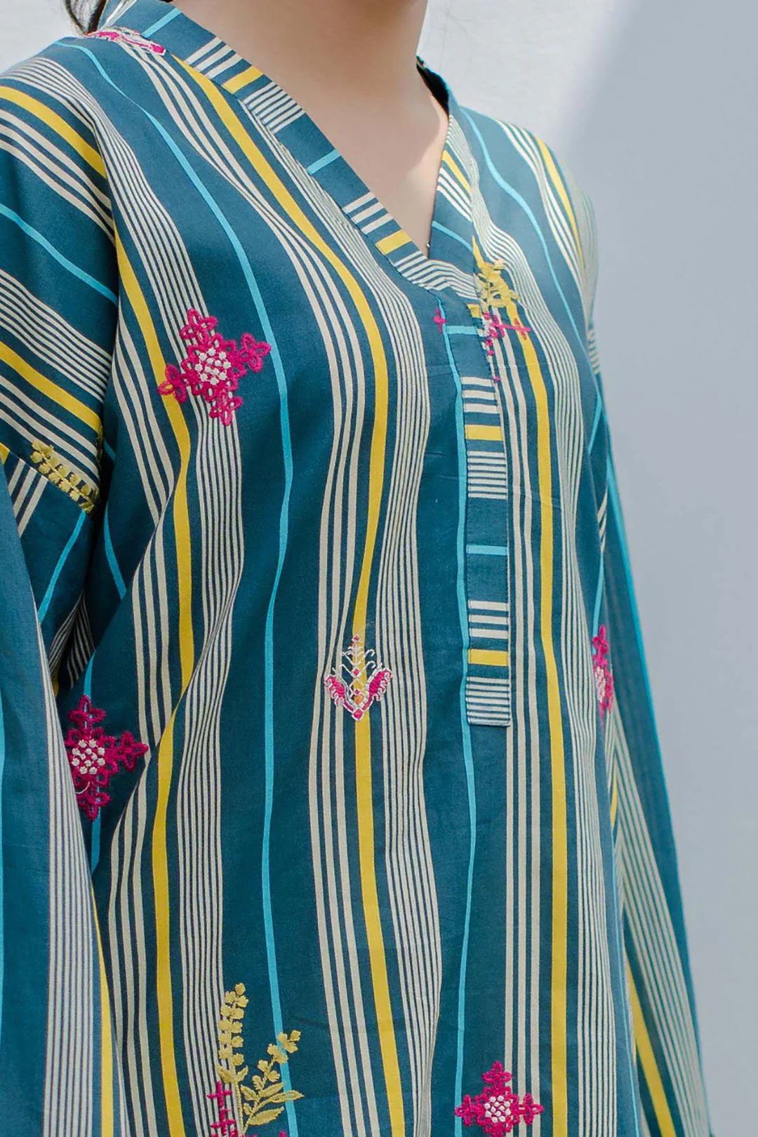 Embroidered Kurta - 1349 - Image 4