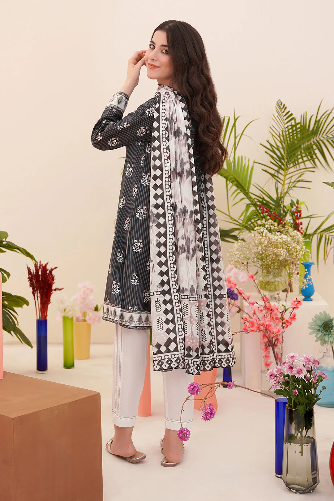 Embroidered Kurta Dupatta - 0553 - Image 5