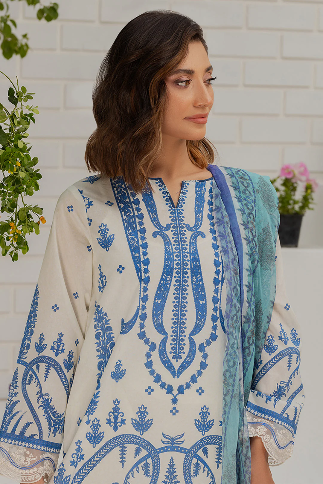 Embroidered Kurta Dupatta Trouser - 1076 - Image 6