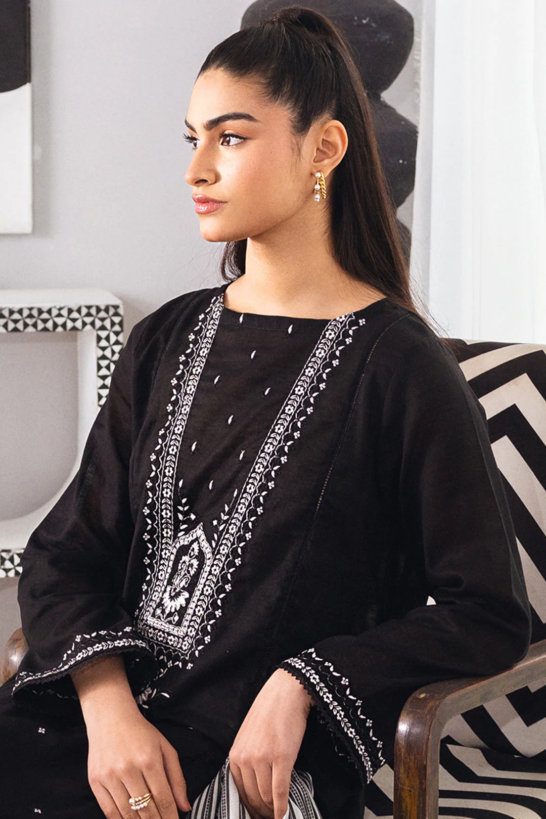 Embroidered Kurta Dupatta Trouser - 1085 - Image 6