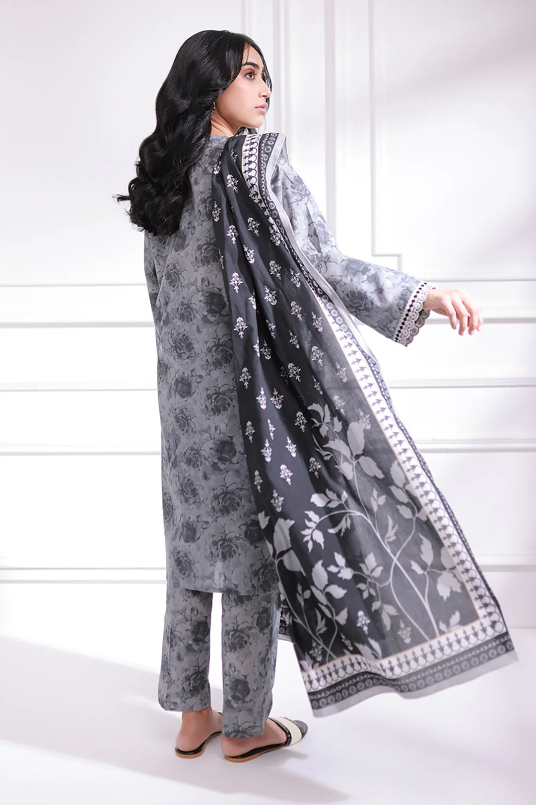 Embroidered Kurta Dupatta Trouser - 1222 - Image 5