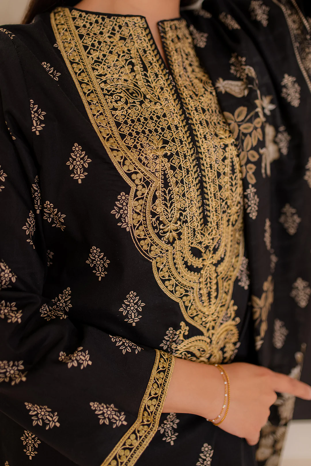 Embroidered Kurta Dupatta Trouser - 2831 - Image 3