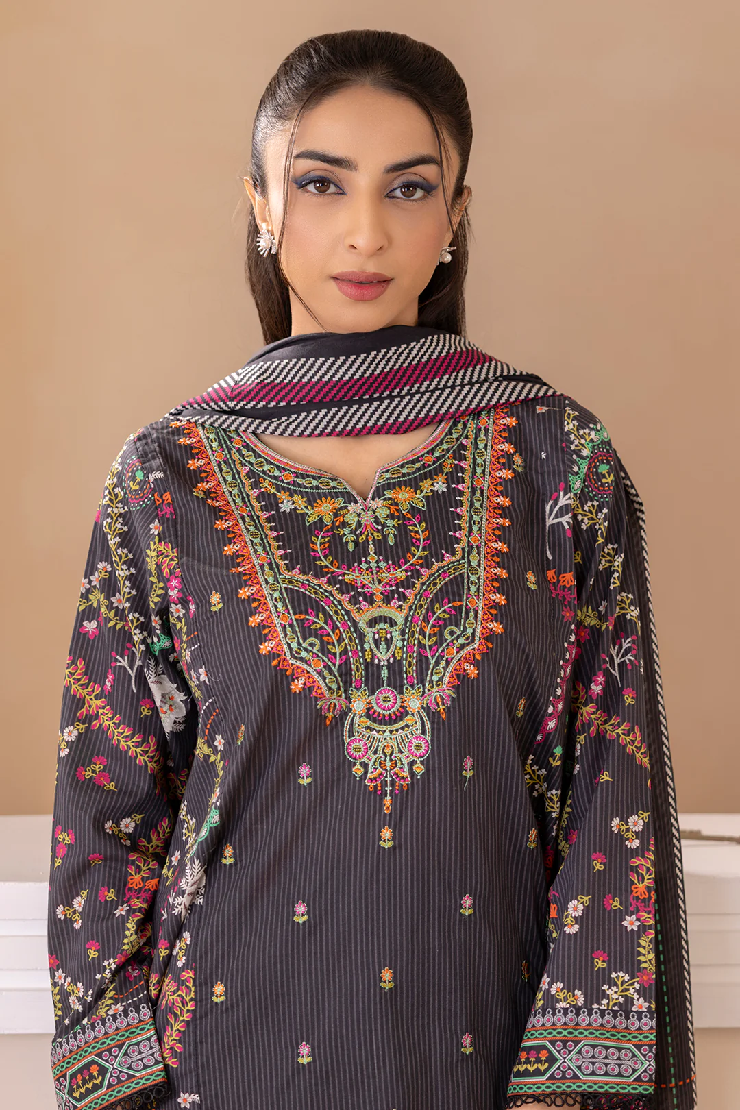 Embroidered Kurta Dupatta Trouser - 2834 - Image 2