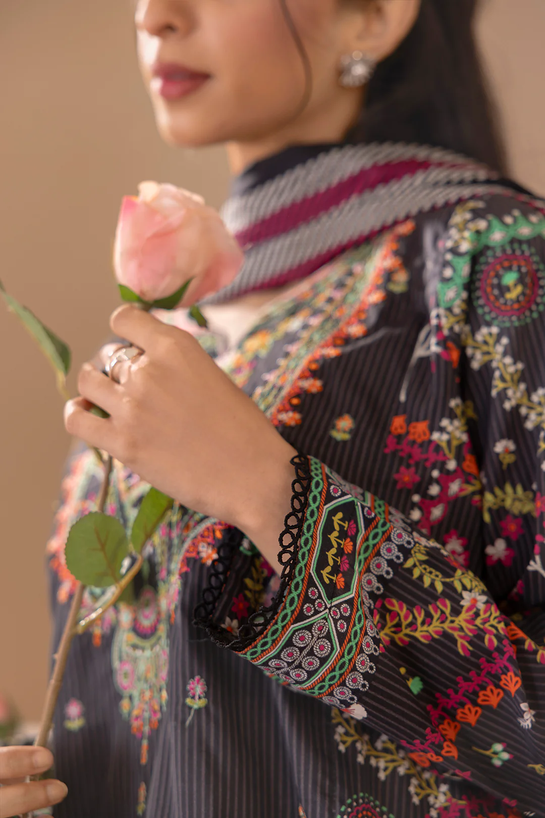 Embroidered Kurta Dupatta Trouser - 2834 - Image 5