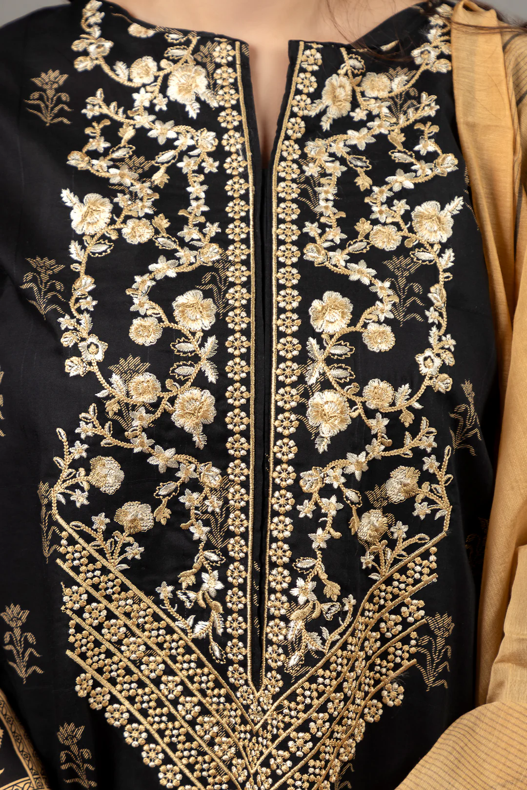 Embroidered Kurta Dupatta Trouser - 1761 - Image 4