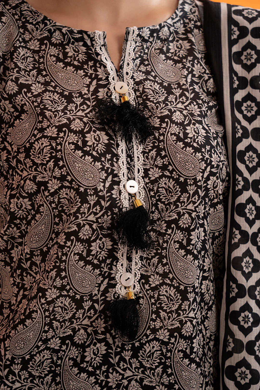 Kurta Dupatta Trouser - 1928 - Image 4