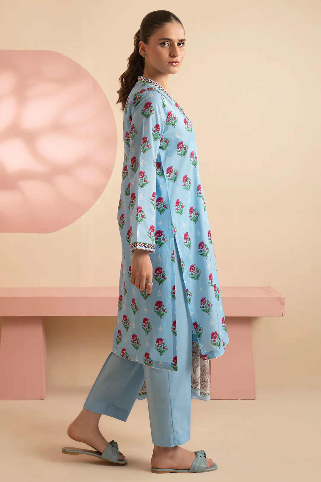 Kurta Dupatta Trouser - 1930 - Image 5