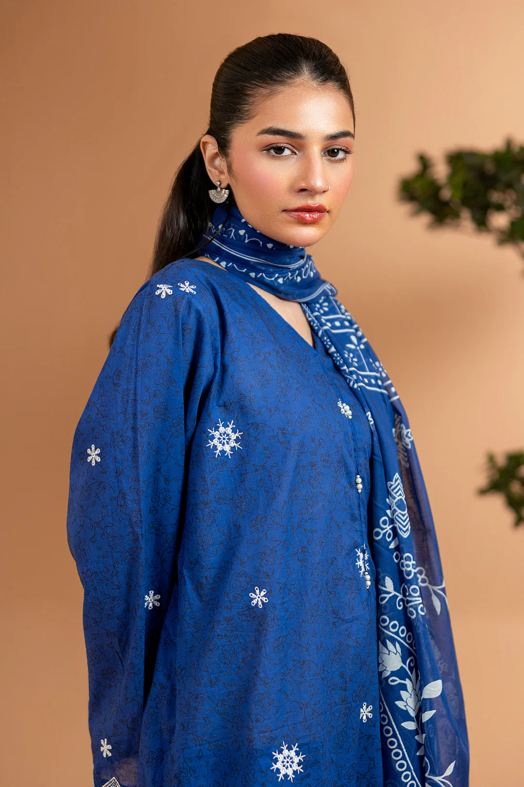 Embroidered Kurta Dupatta Trouser - 2109 - Image 2