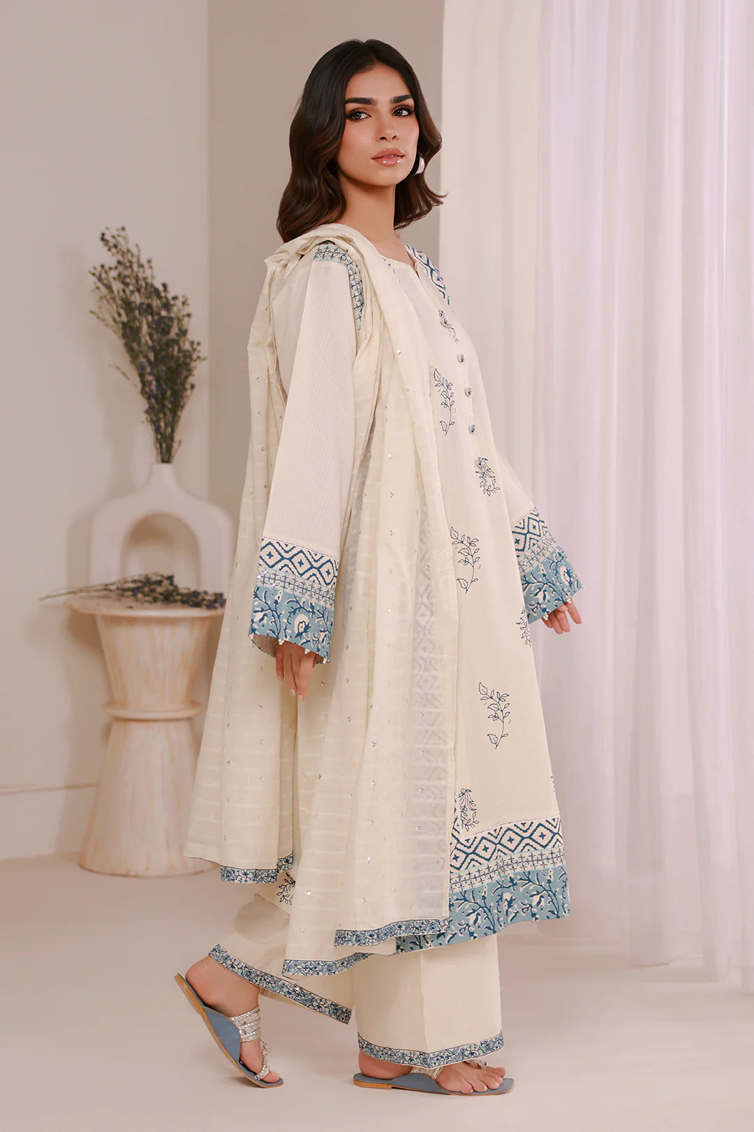Embroidered Kurta Dupatta Trouser - 2543 - Image 5