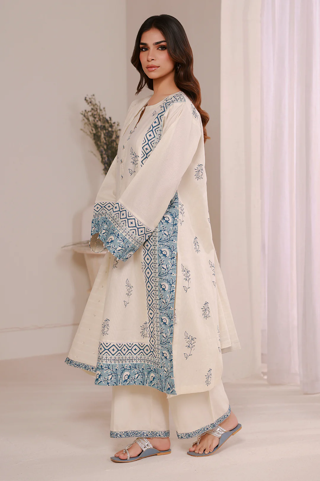 Embroidered Kurta Dupatta Trouser - 2543 - Image 7