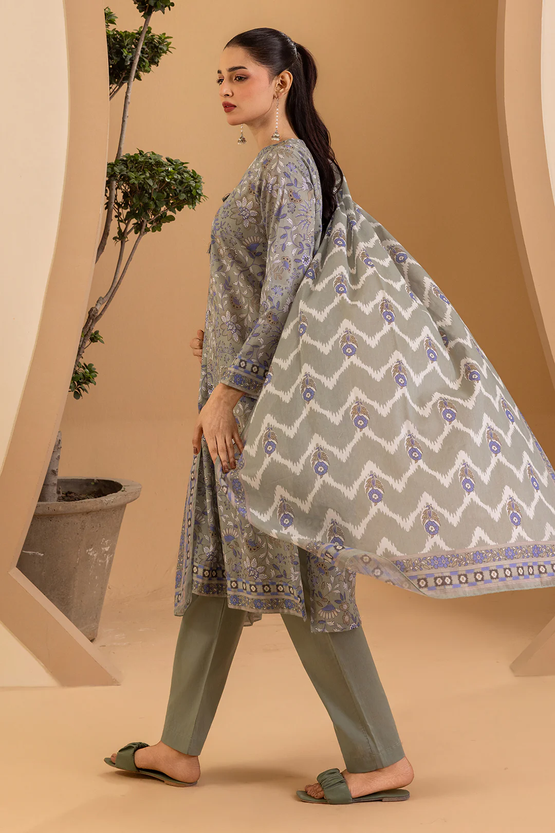 Kurta Dupatta Trouser - 2180 - Image 3