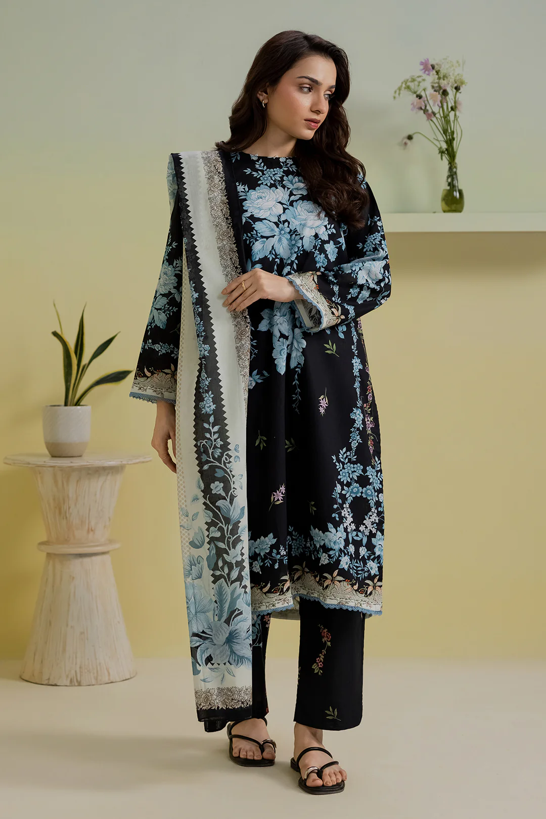 Kurta Dupatta Trouser - 2473 - Image 3