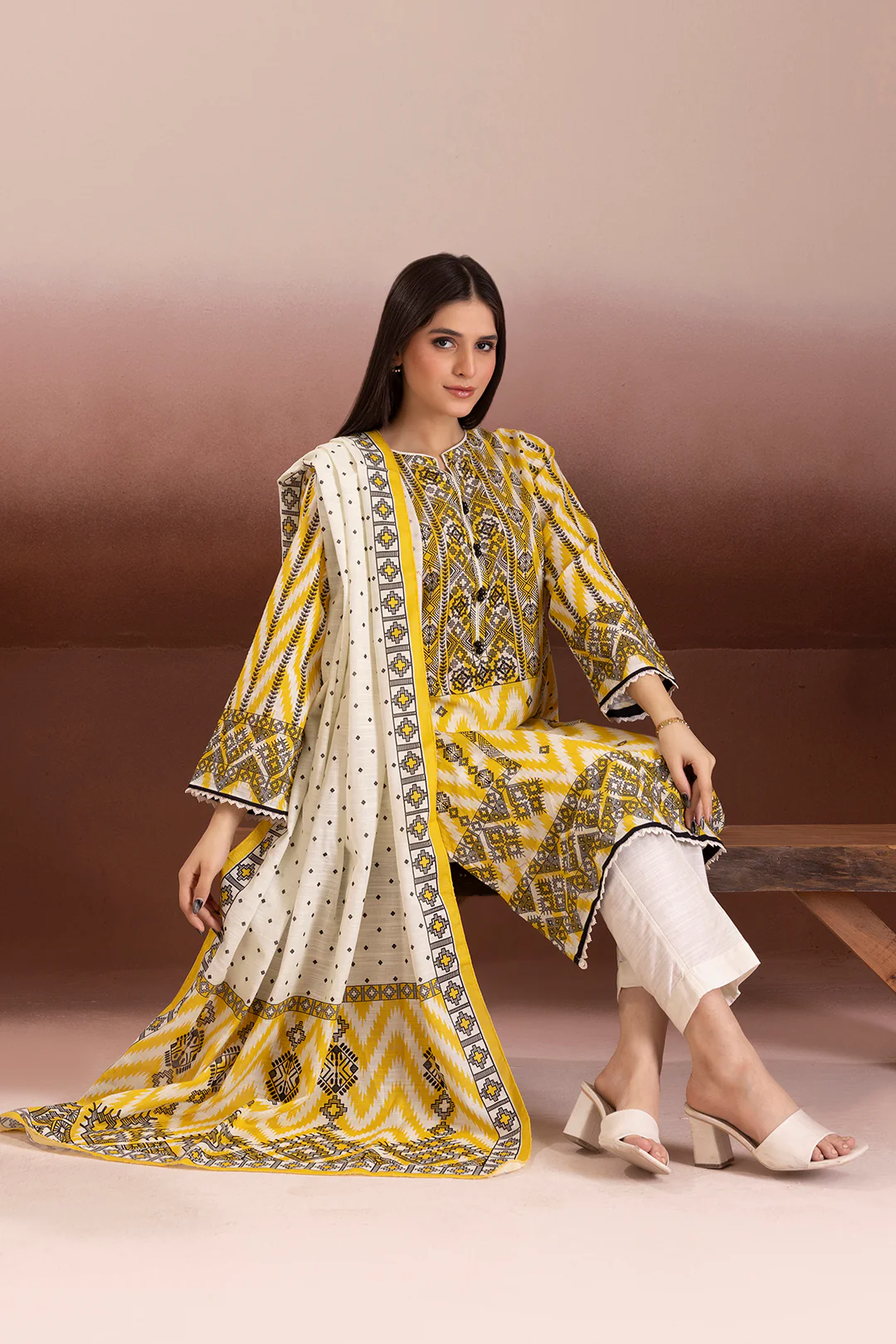 Kurta Dupatta Trouser - 3152 - Image 4