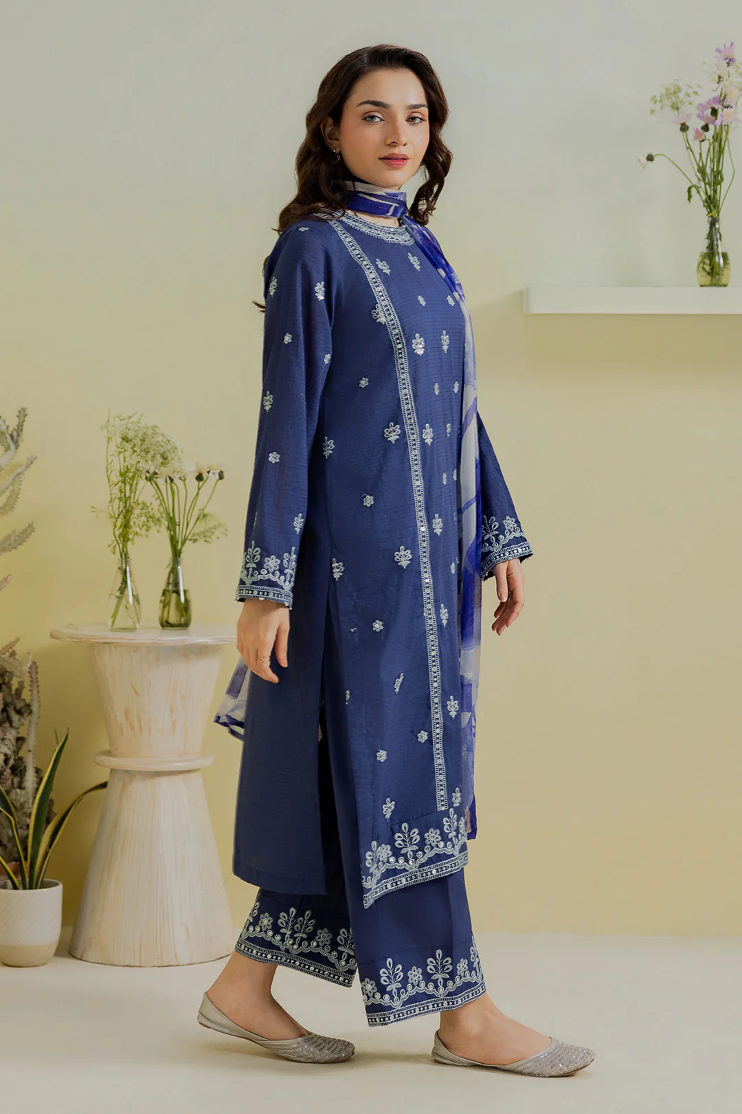 Embroidered Kurta Dupatta Trouser - 2560 - Image 6