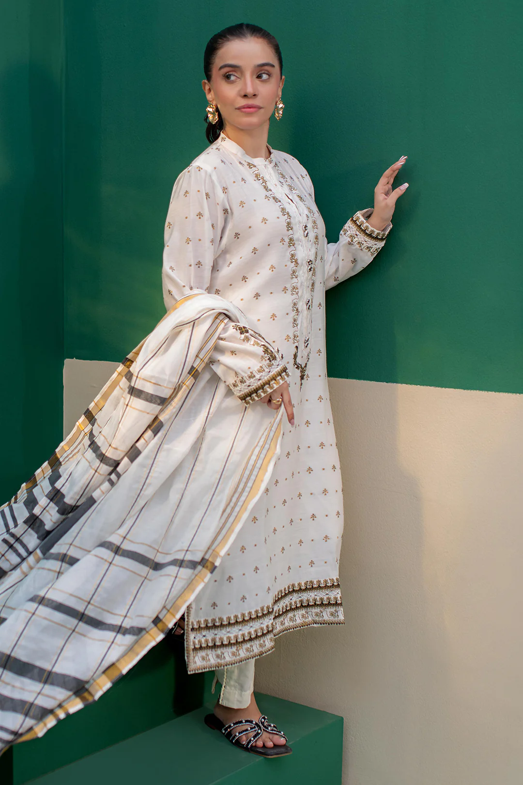 Embroidered Kurta Dupatta - 1978 - Image 3