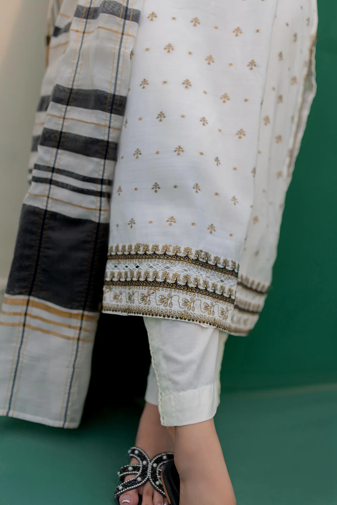 Embroidered Kurta Dupatta - 1978 - Image 5