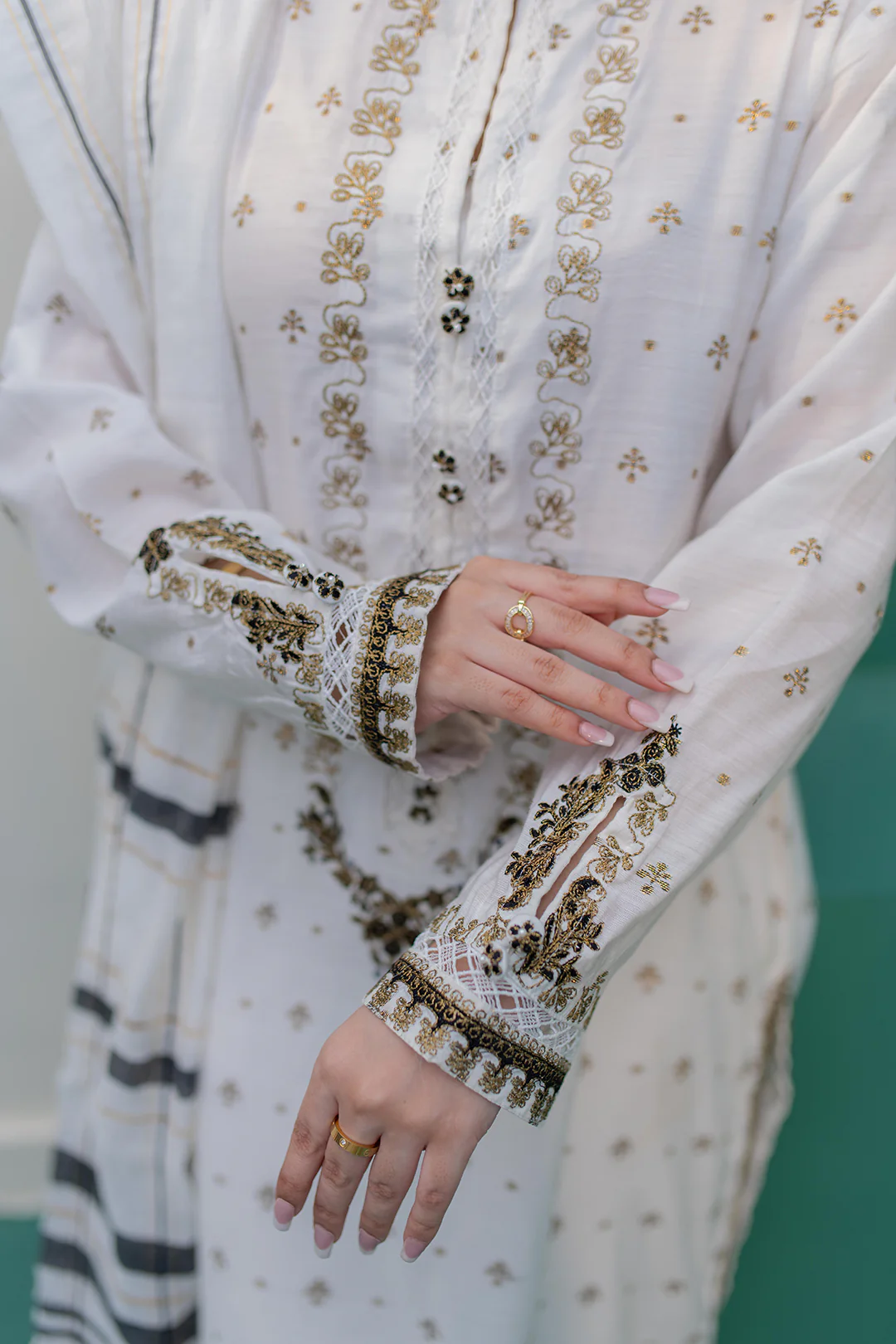 Embroidered Kurta Dupatta - 1978 - Image 6