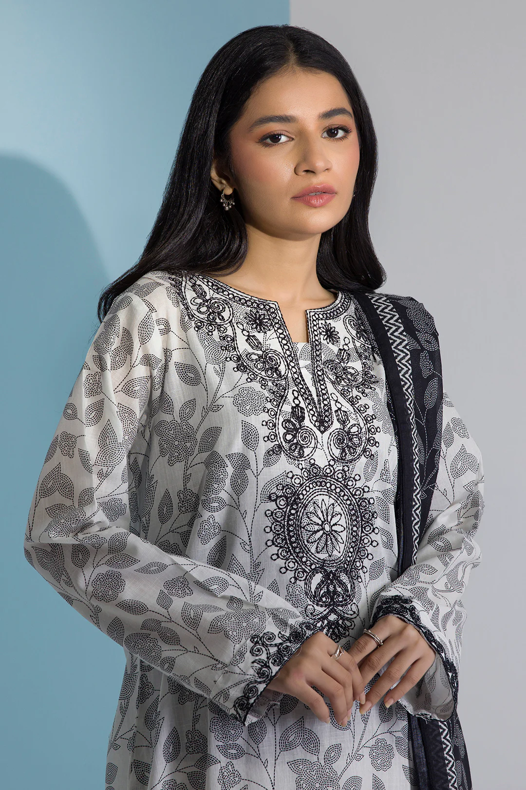 Embroidered Kurta Dupatta - 1755 - Image 3