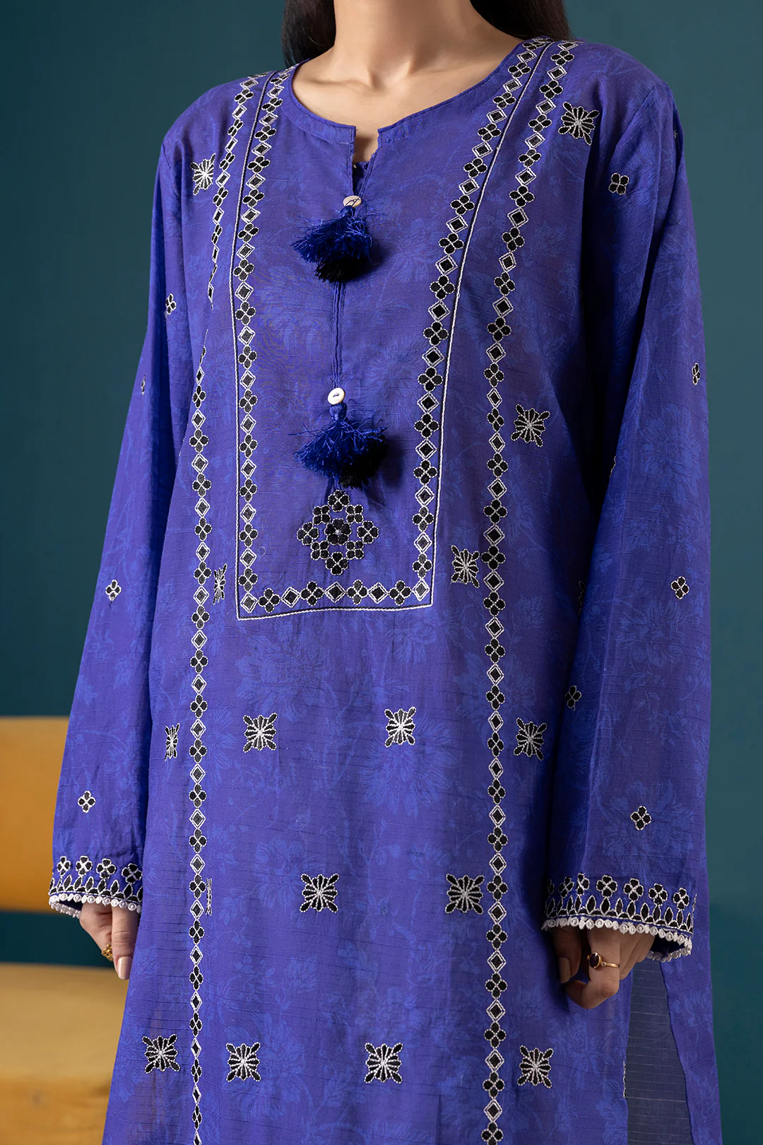Embroidered Kurta Dupatta - 2230 - Image 4