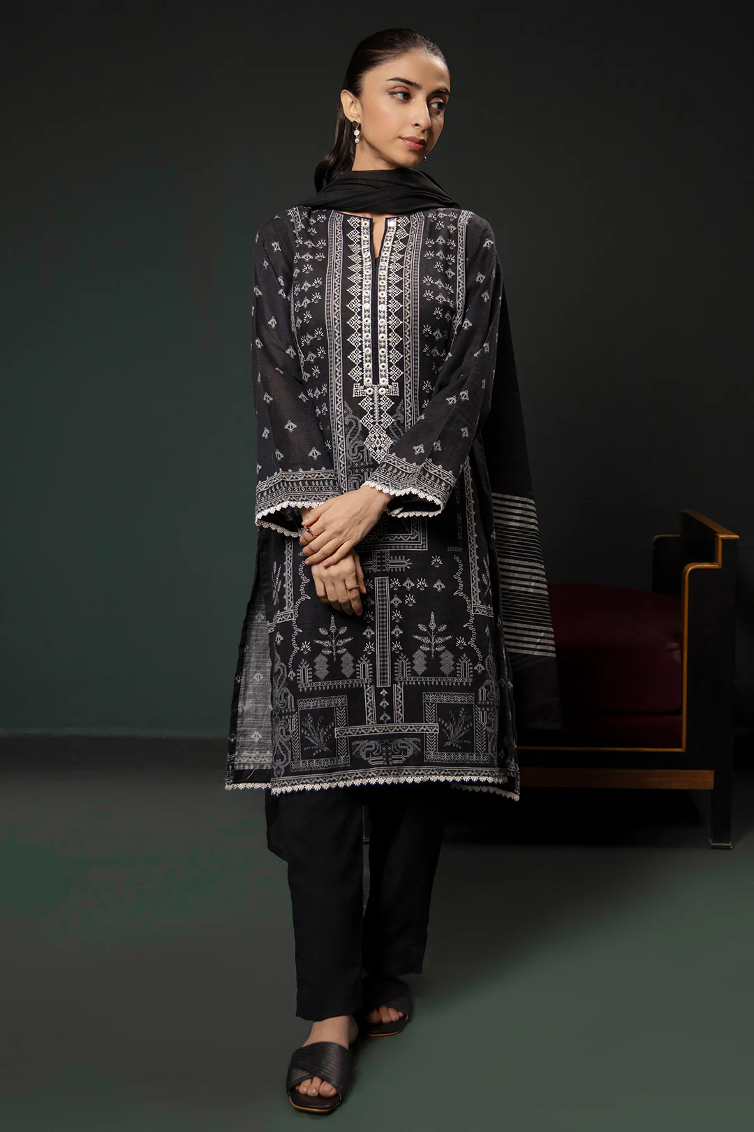 Embroidered Kurta Dupatta - 1493 - Image 6