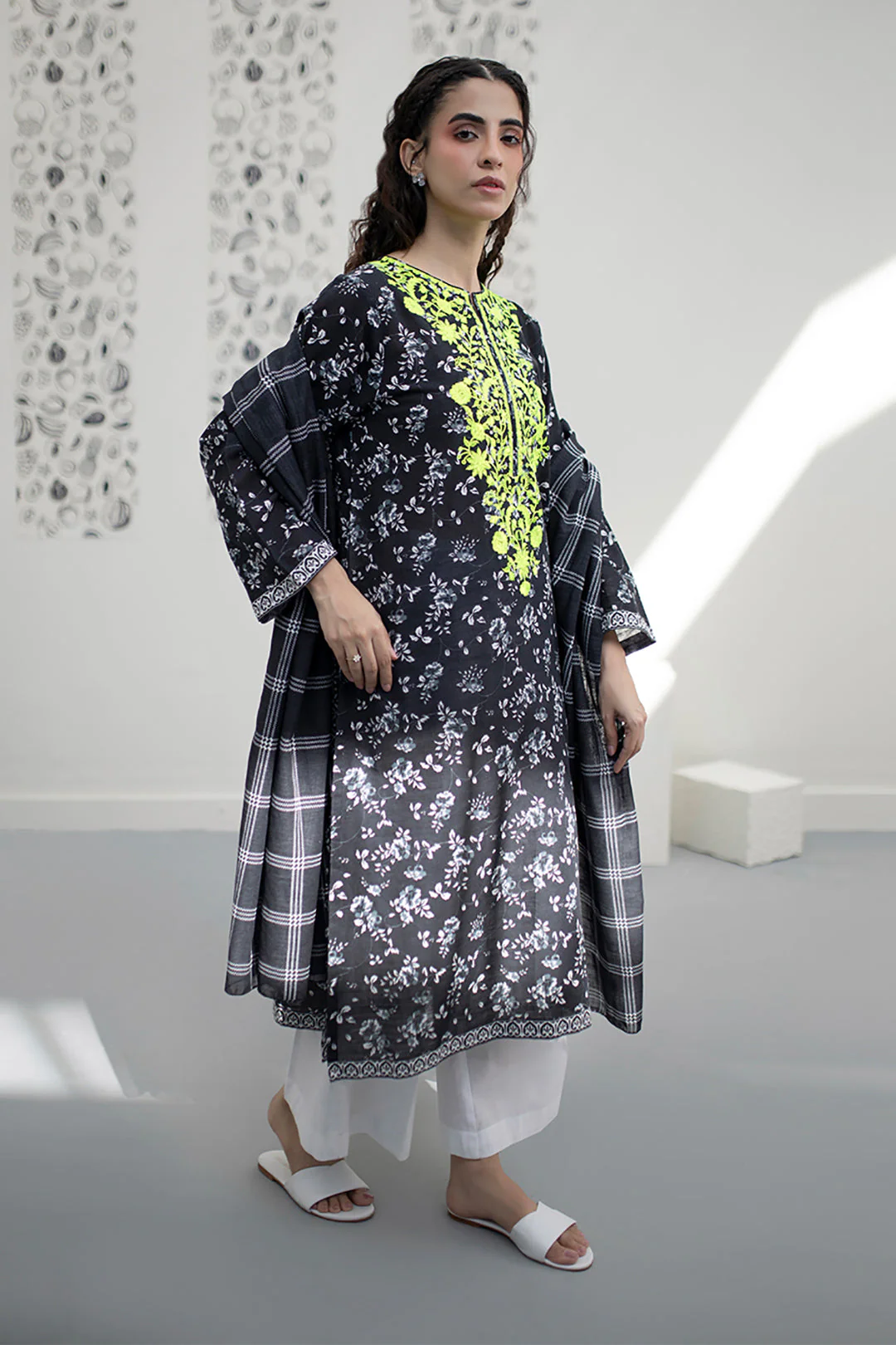 Embroidered Kurta Dupatta - 1525 - Image 3