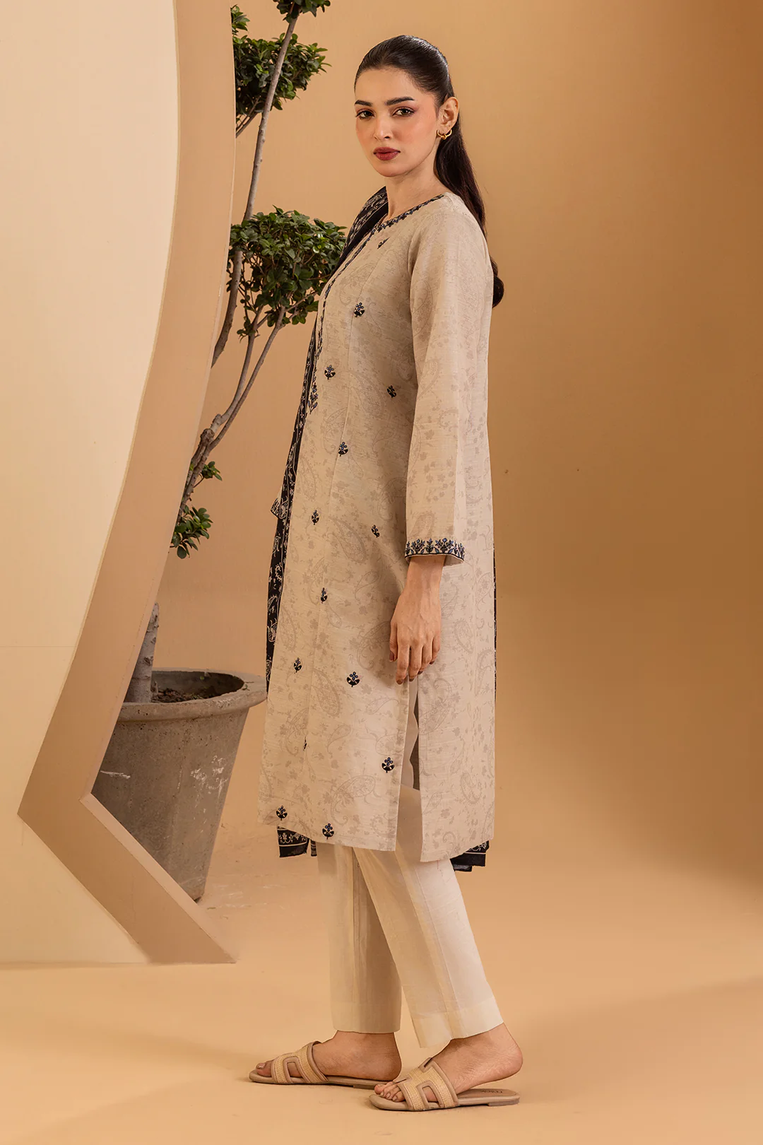Embroidered Kurta Dupatta - 2828 - Image 7