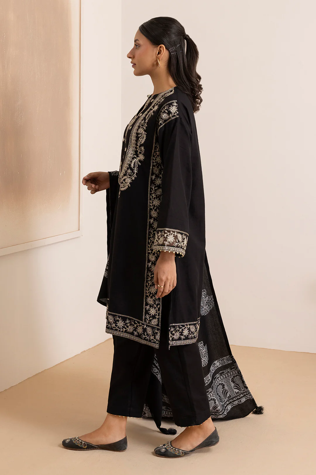 Embroidered Kurta Shawl Trouser - 3374 - Image 5