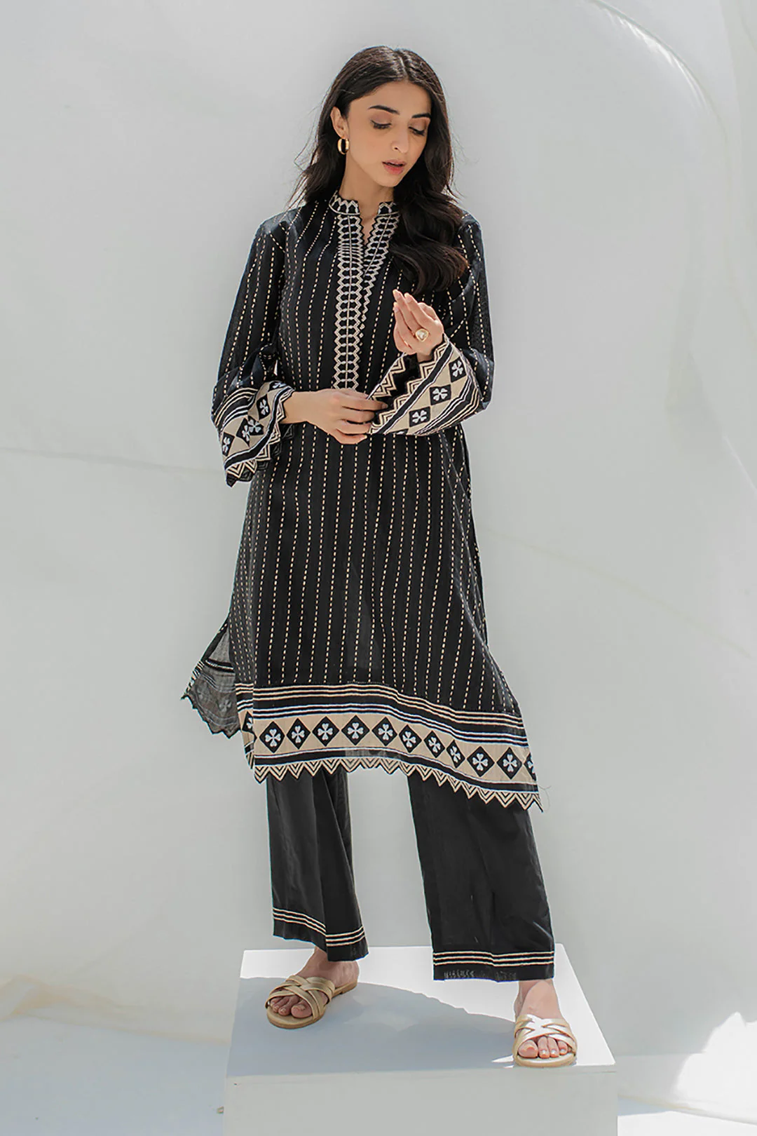 Embroidered Kurta Trouser - 0677 - Image 2