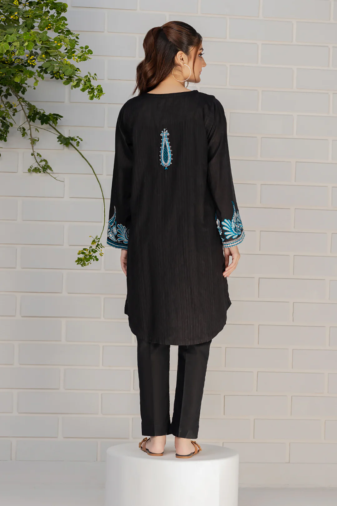 Embroidered Kurta Trouser - 1093 - Image 5