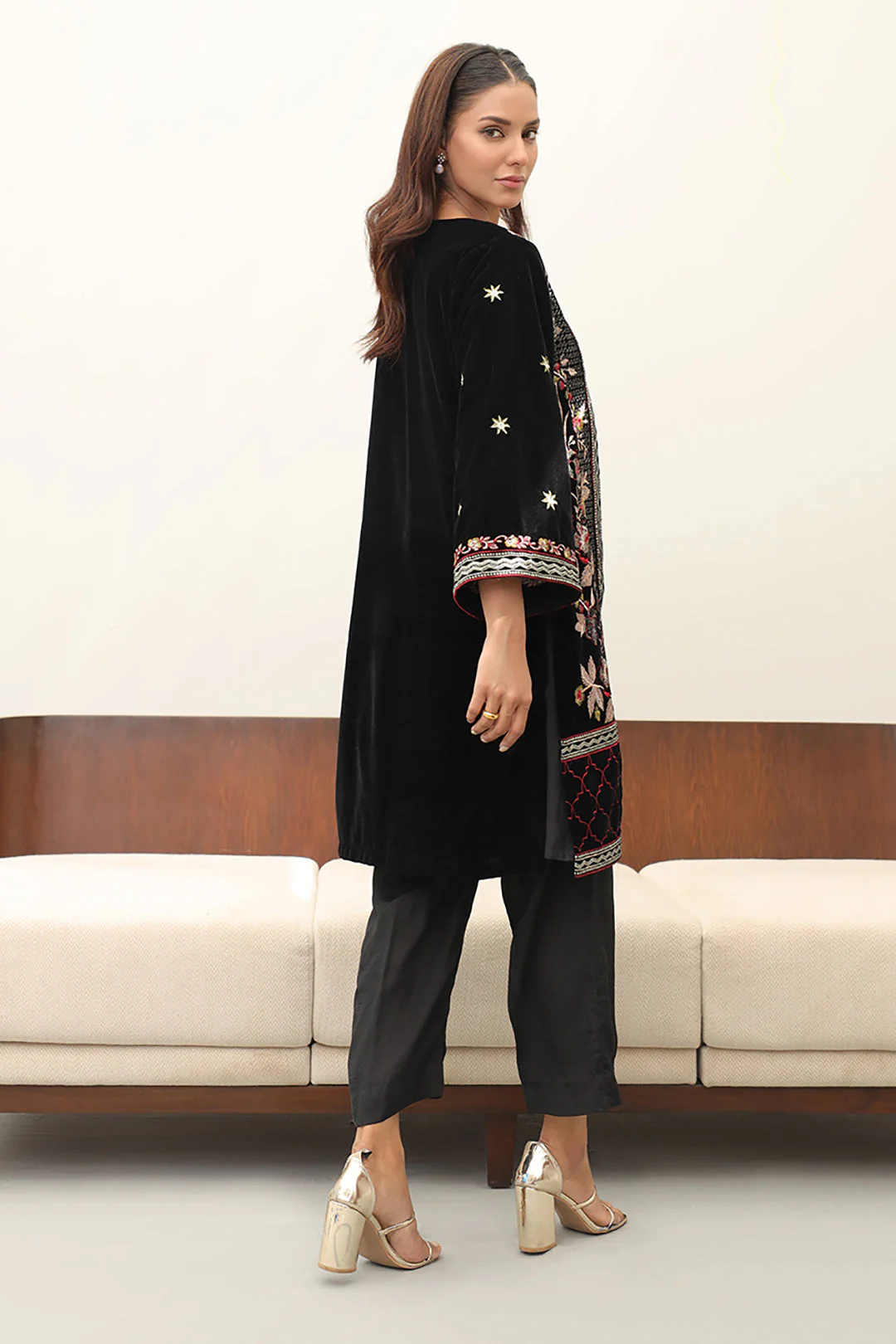Embroidered Kurta Trouser - 3273 - Image 6
