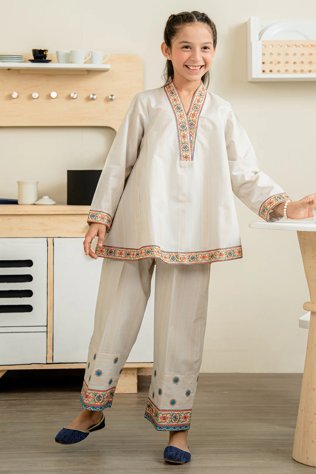 Embroidered Kurta Trouser - 2218 - Image 9
