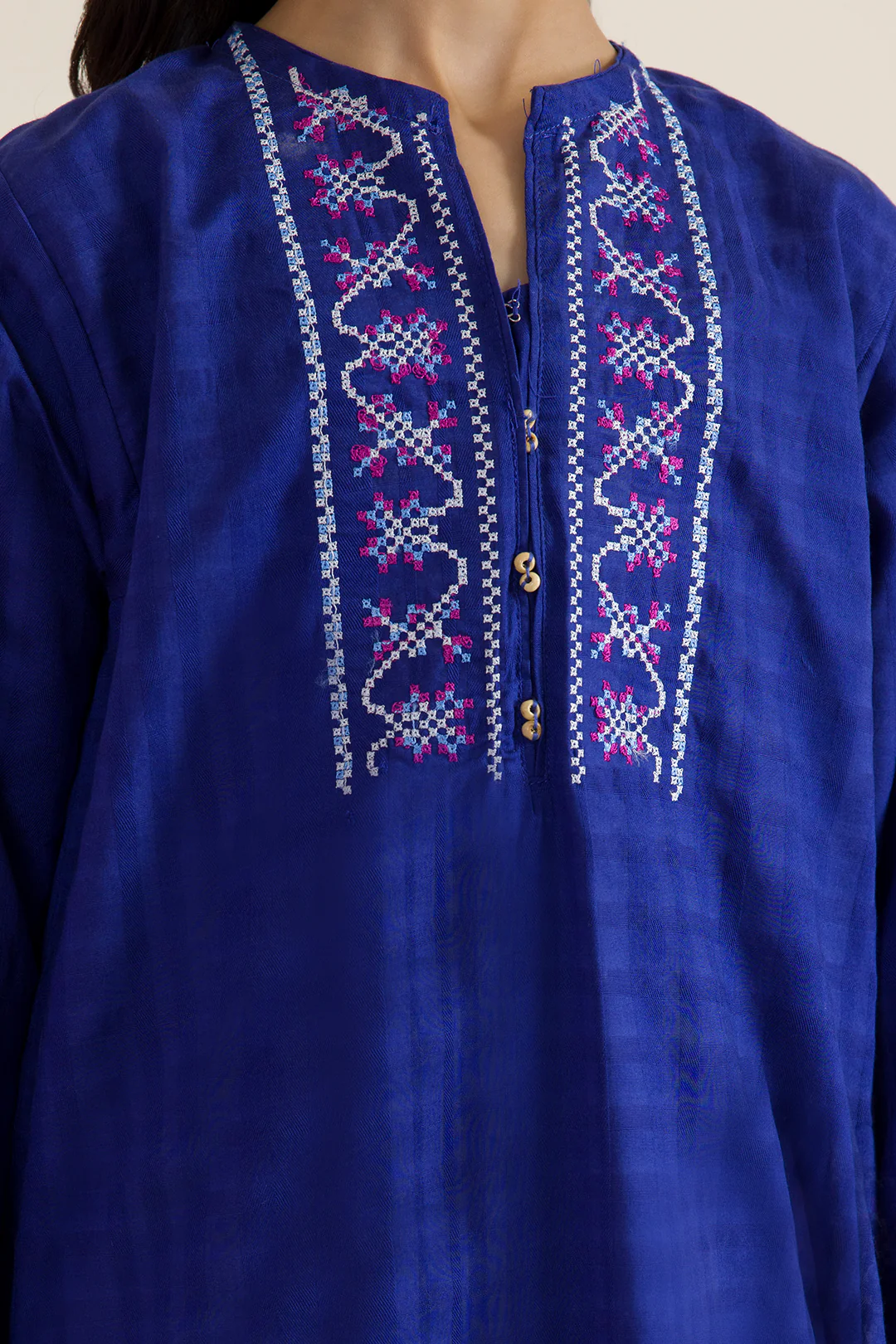 Embroidered Kurta Trouser - 2232 - Image 4