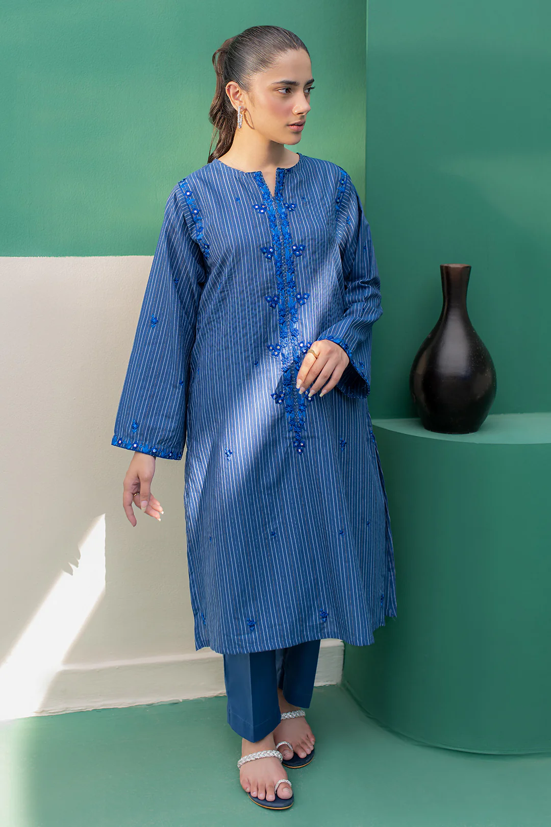 Embroidered Kurta Trouser - 1932 - Image 2
