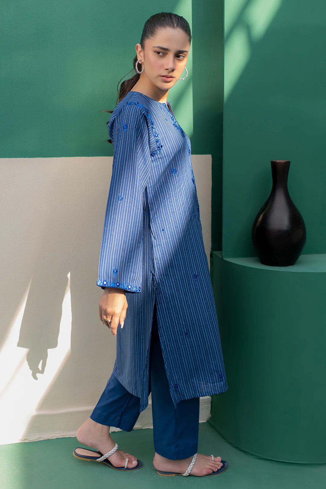 Embroidered Kurta Trouser - 1932 - Image 3